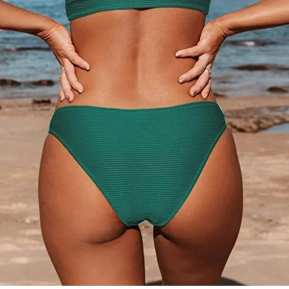 NWT! Women’s Cupshe green ribbed bikini bottoms Large - Picture 2 of 4